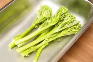 Brokkolini mit Eiswasser anschrecken