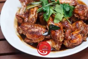 10 Minuten bei starke Feuer kochen - Drei Tassen Huhn Rezept 三杯雞食谱 