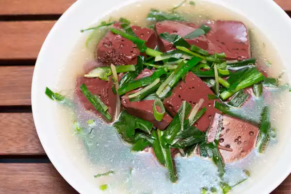 Entenblut Quark mit Schnittknobluach - Gerichte mit Schnittknoblauch