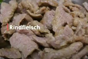 Rindfleisch schneiden und marinieren - Reisbandnudeln mit Rindfleisch Rezept - 乾炒牛河食谱 