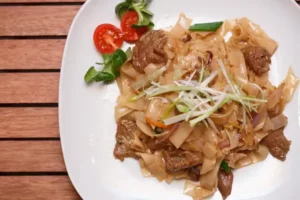 Guten Appetit - Reisbandnudeln mit Rindfleisch Rezept - 乾炒牛河食谱 