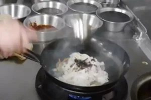 Würzen - Reisbandnudeln mit Rindfleisch Rezept - 乾炒牛河食谱 