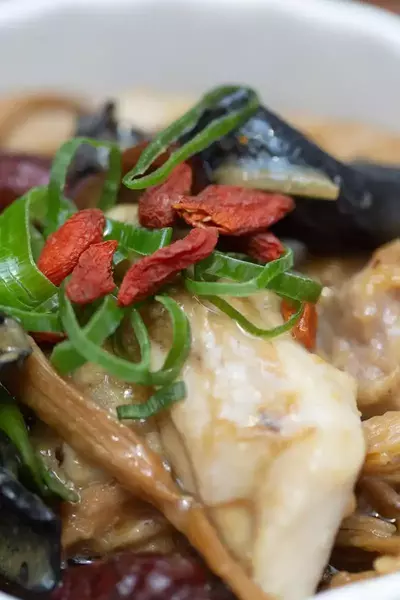 Gedämpftes Hähnchen Jiāxiāng (Heimat Art) 家鄉雞